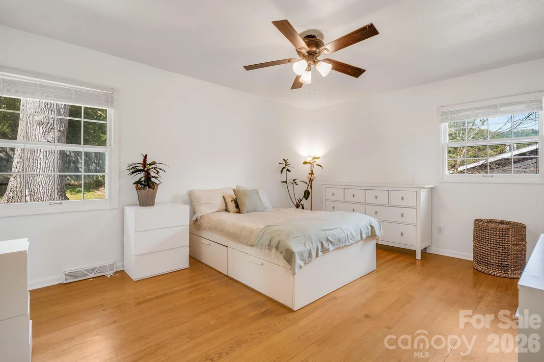 Photo of 5 W Maple Drive