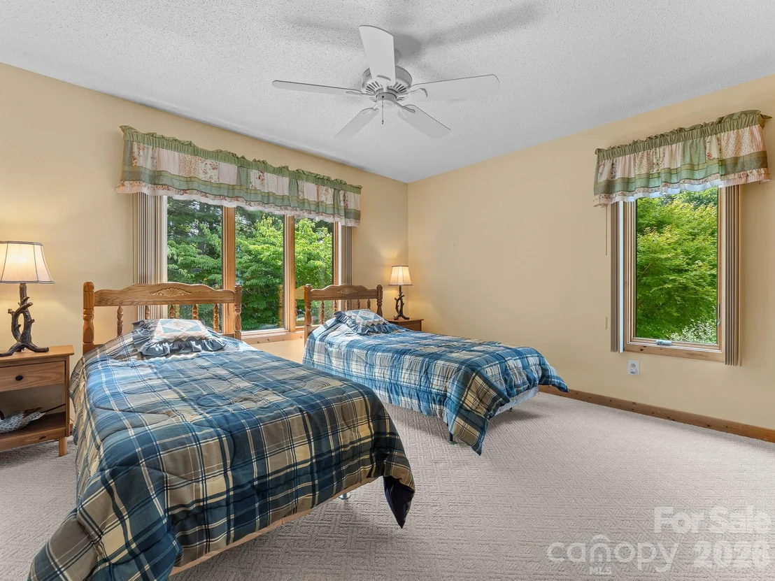 Photo of 620 Thunder Road