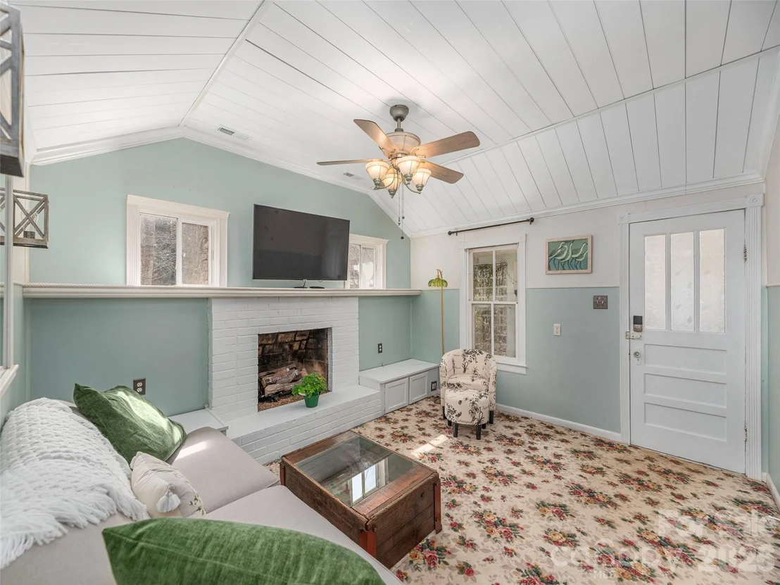 Photo of 897 Dark Ridge Road