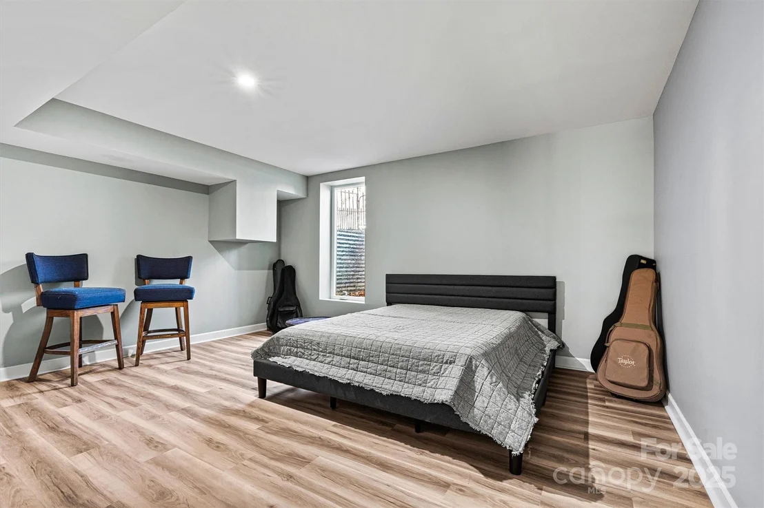 Photo of 3995 Burton Lane