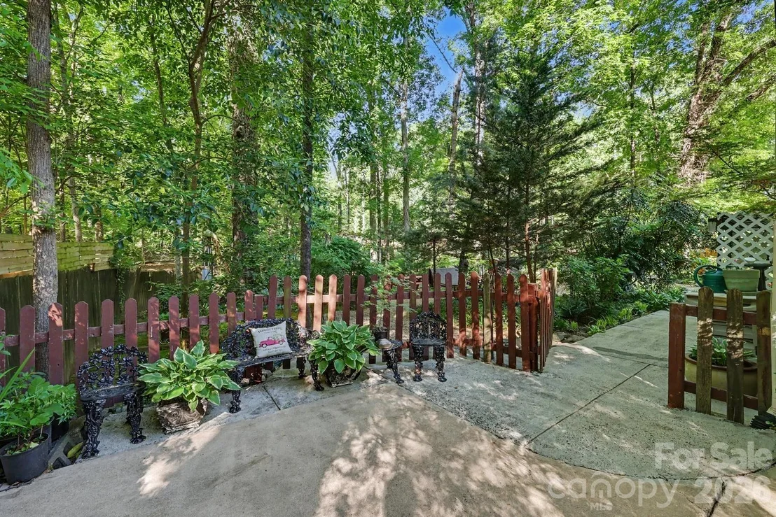 Photo of 10112 Idlewild Road