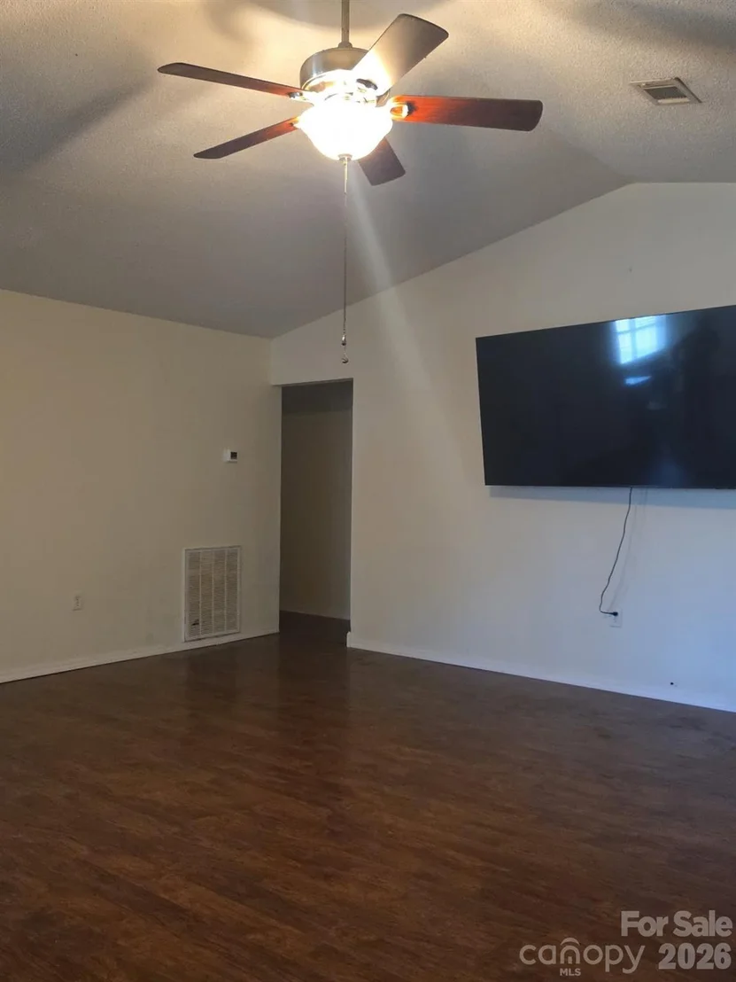 Photo of 1097 Stadium Road