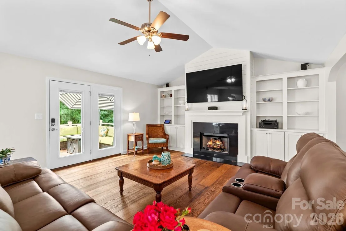 Photo of 596 Maple Ridge Circle