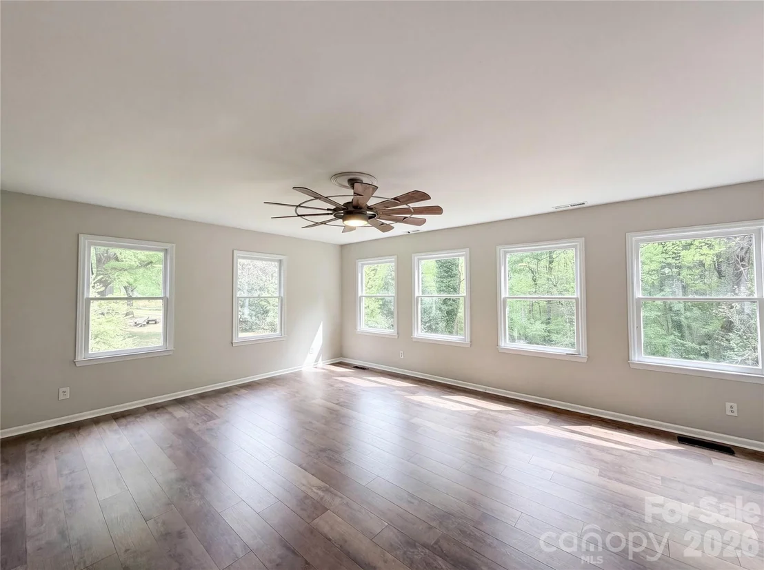 Photo of 706 Crescent Drive
