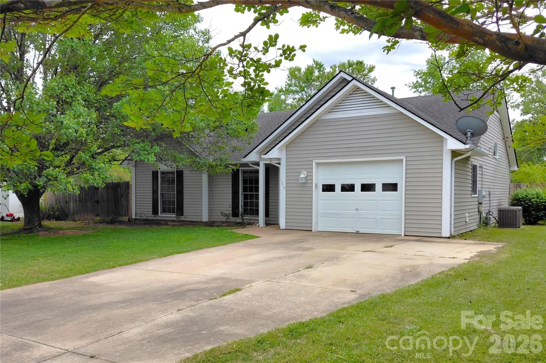 Photo of 1016 Thorncrest Drive