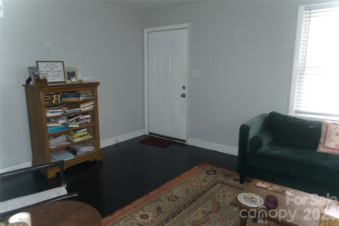 Photo of 2851 Burbank Drive
