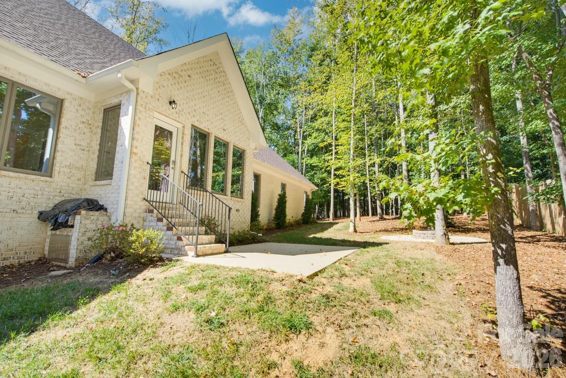 Photo of 2507 Forest Lawn Drive