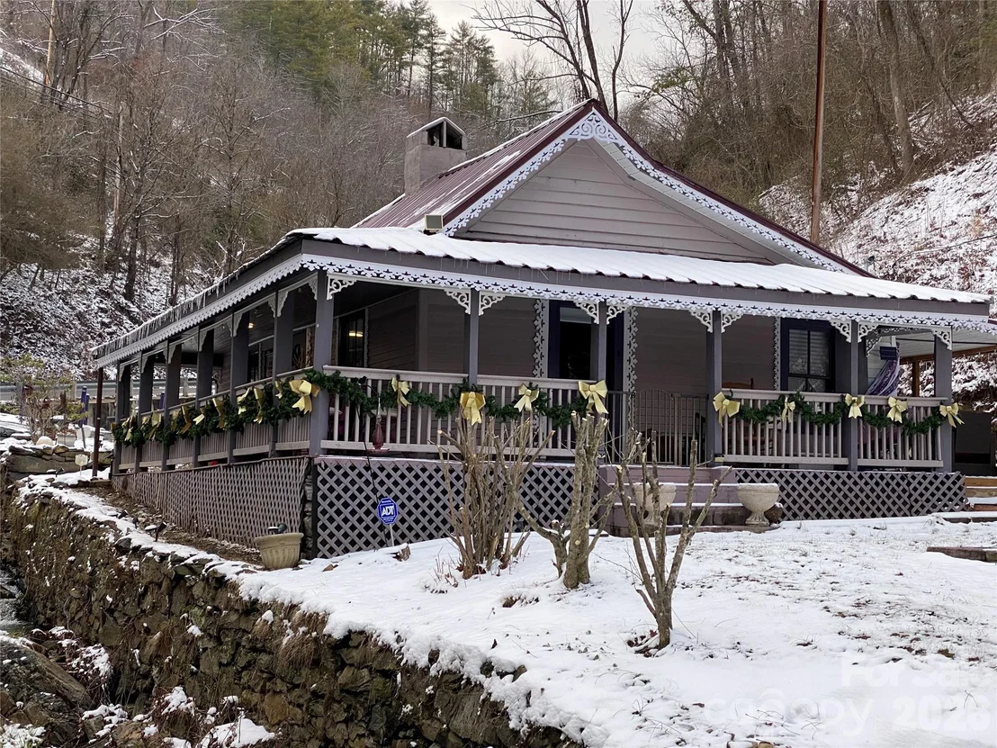 Photo of 300 N Main Street