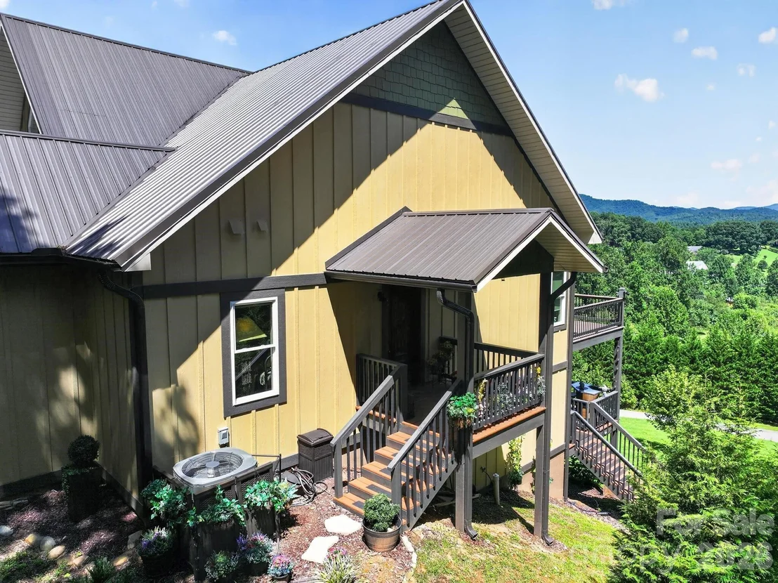 Photo of 100 Brookstone Mountain Trail