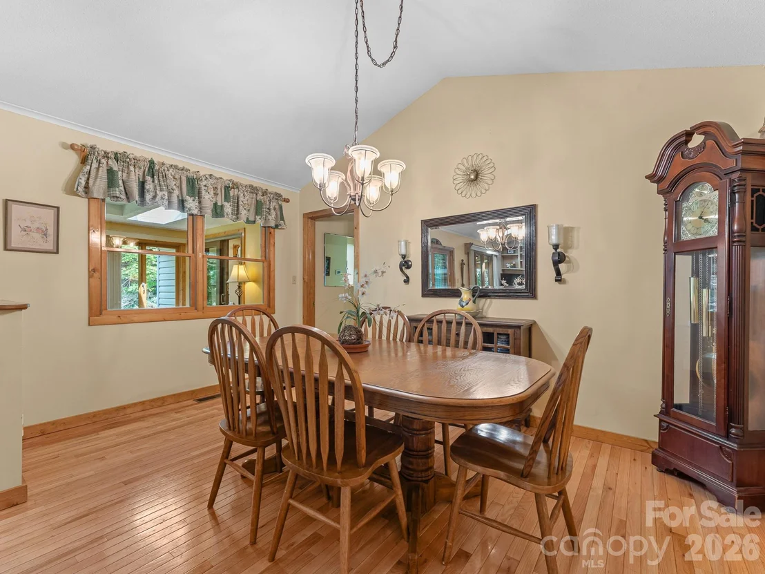 Photo of 620 Thunder Road