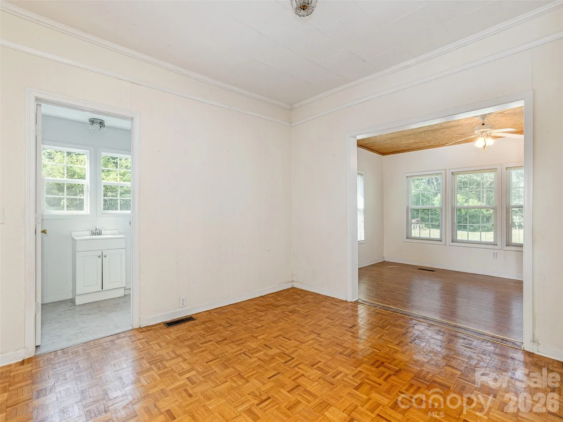 Photo of 34 Lockhart Road
