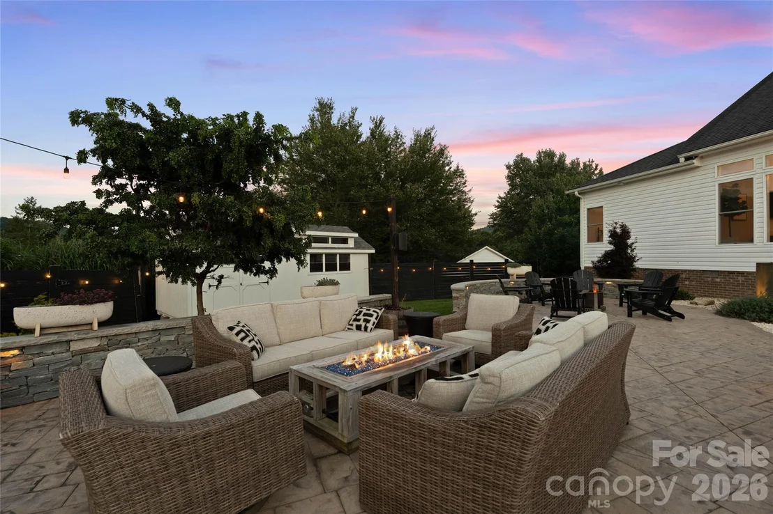Photo of 394 Kellwood Drive