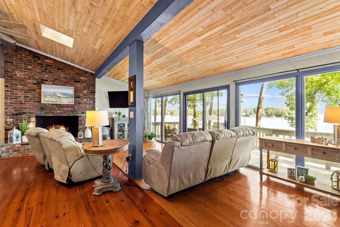 Photo of 395 Rendleman Drive