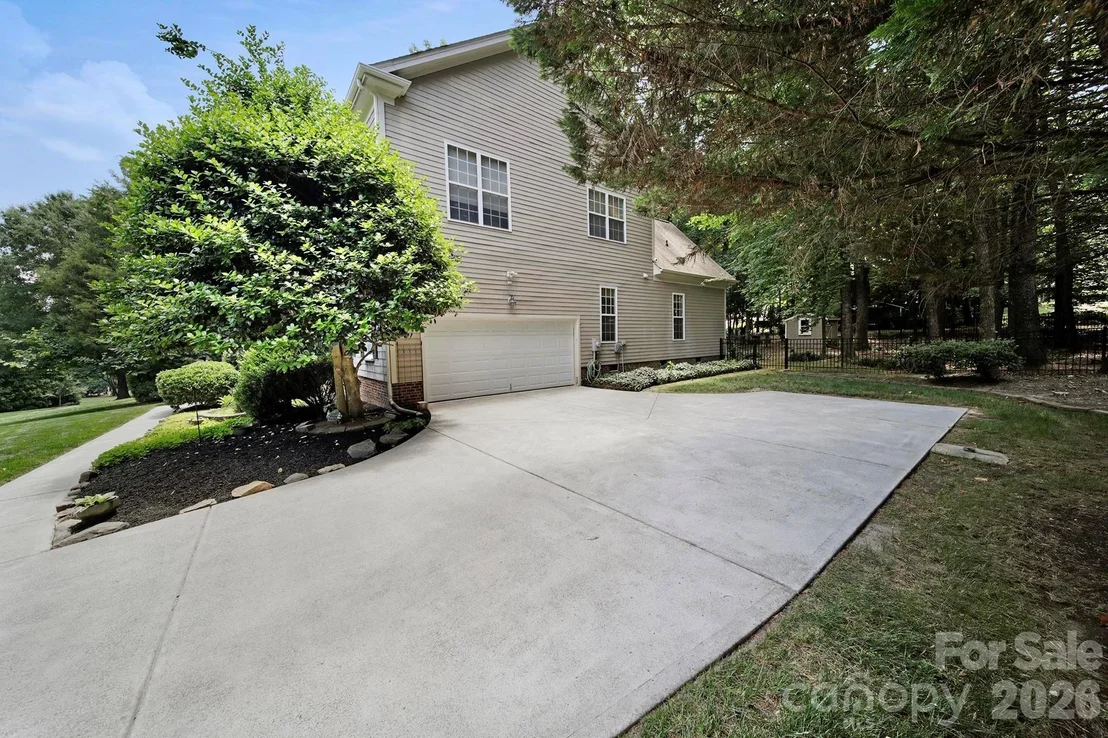 Photo of 1512 Calvin Hal Road