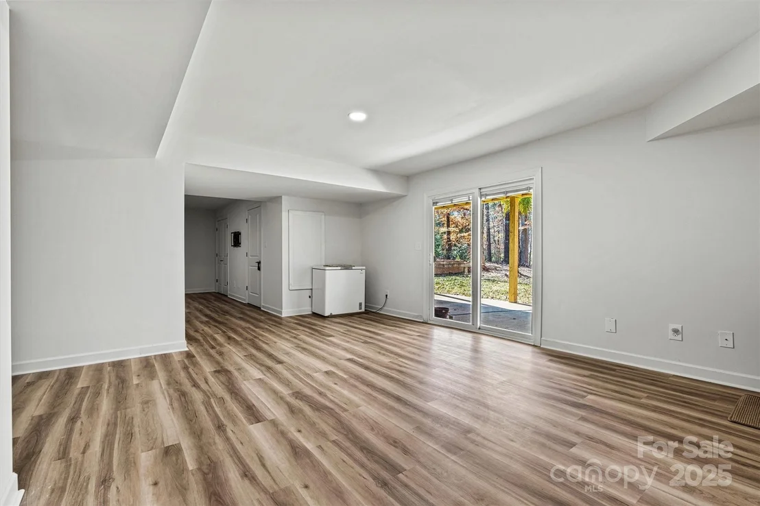 Photo of 3995 Burton Lane