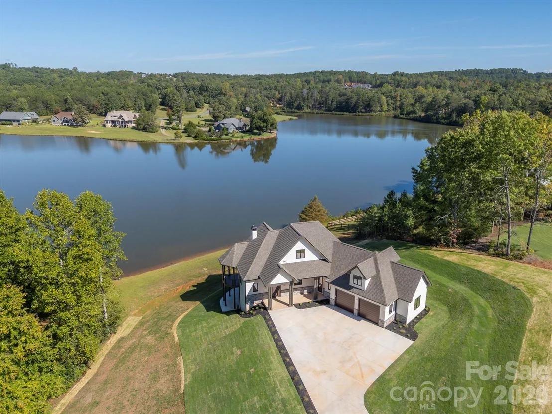 Photo of 438 Mapleton Lane