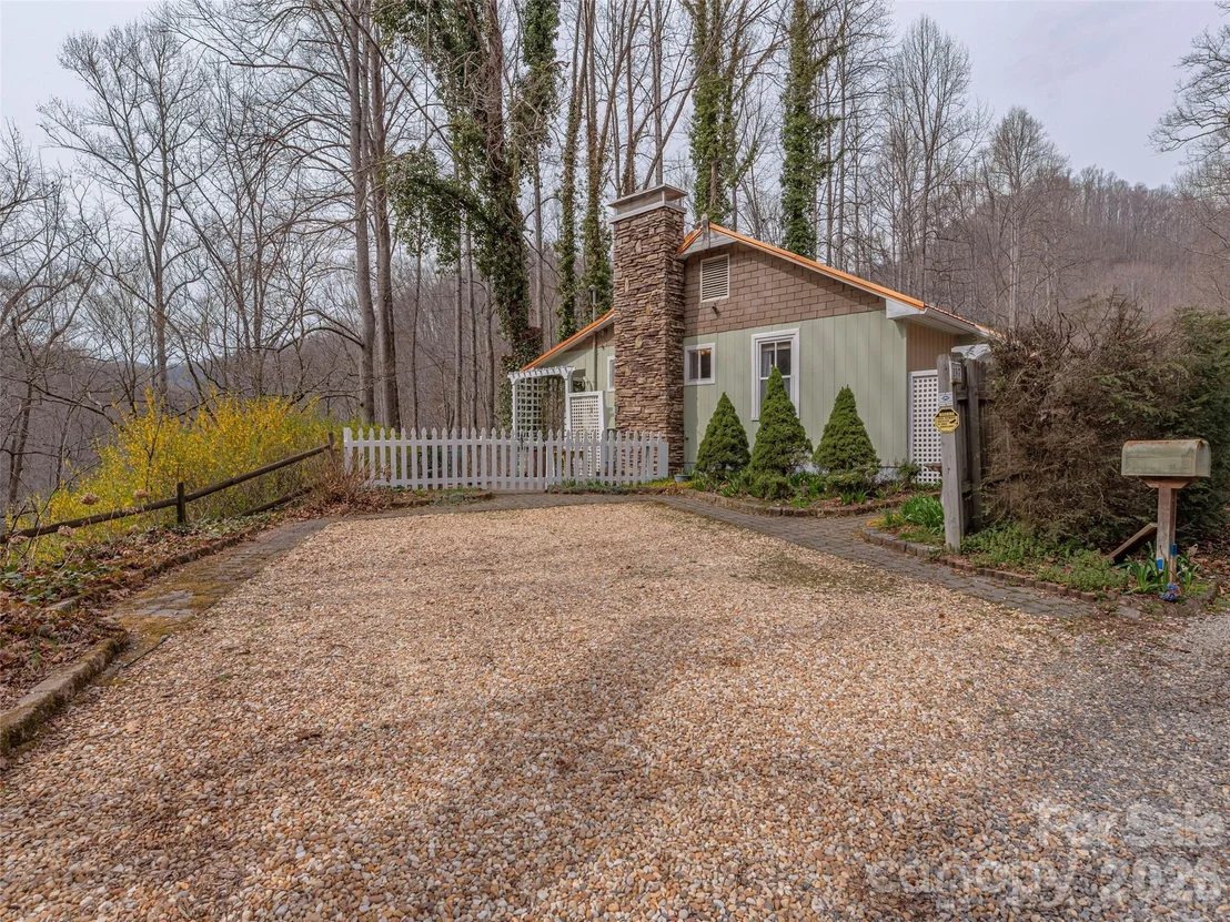 Photo of 897 Dark Ridge Road