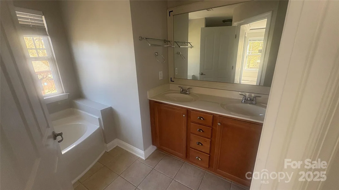 Photo of 1134 Riverside Drive