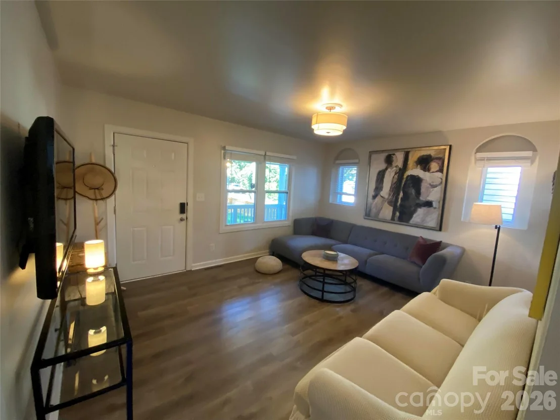 Photo of 2906 Rush Avenue