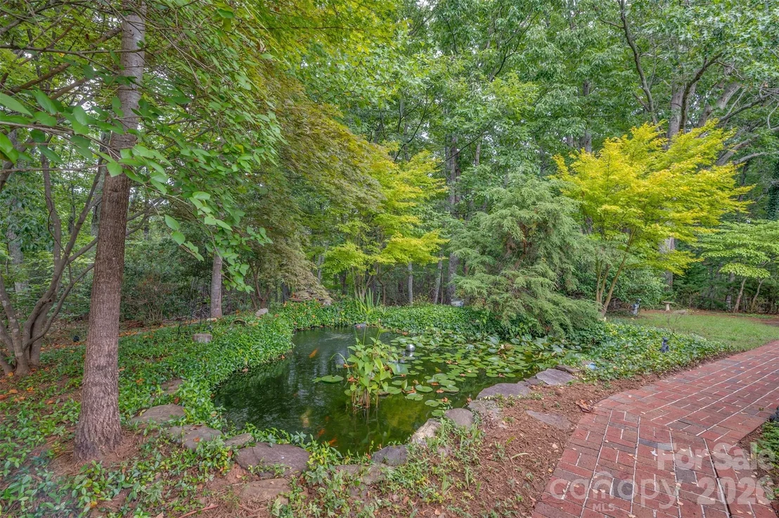 Photo of 176 Fox Run Lane