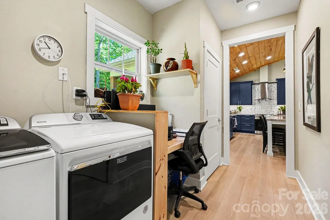 Photo of 1241 Hayes Road