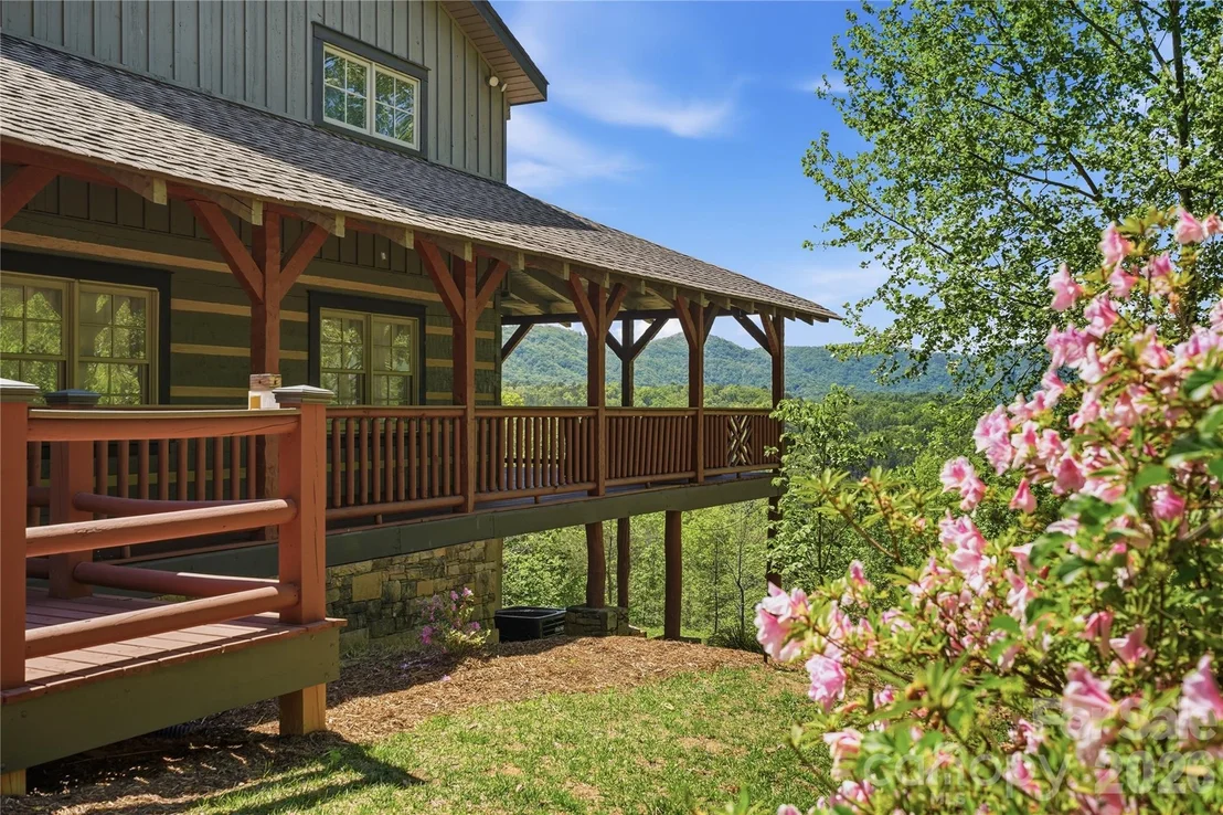 Photo of 723 N Highland Road