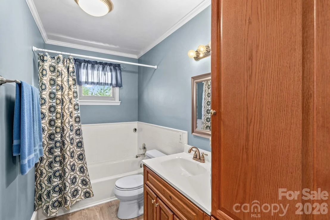 Photo of 5075 Lakeview Drive