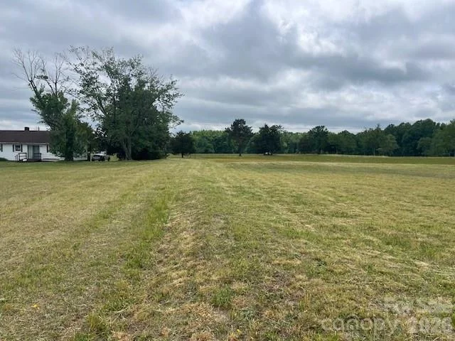 Photo of 304 Floyd Blackwell Road