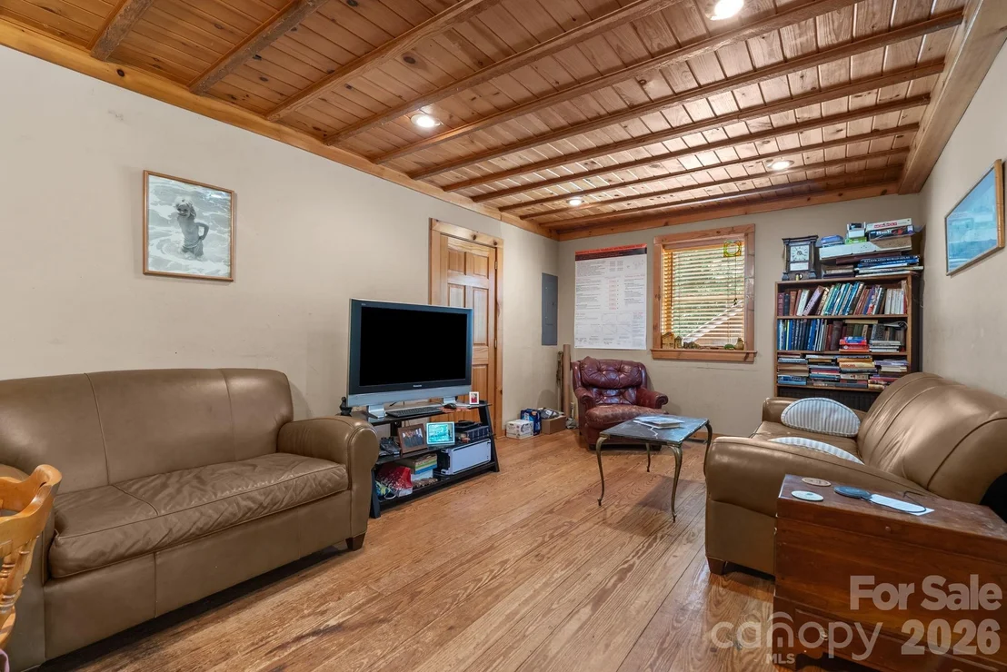 Photo of 1350 Lee Cudd Road