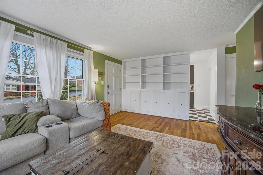 Photo of 44 Forest Avenue