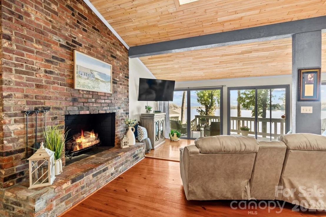 Photo of 395 Rendleman Drive