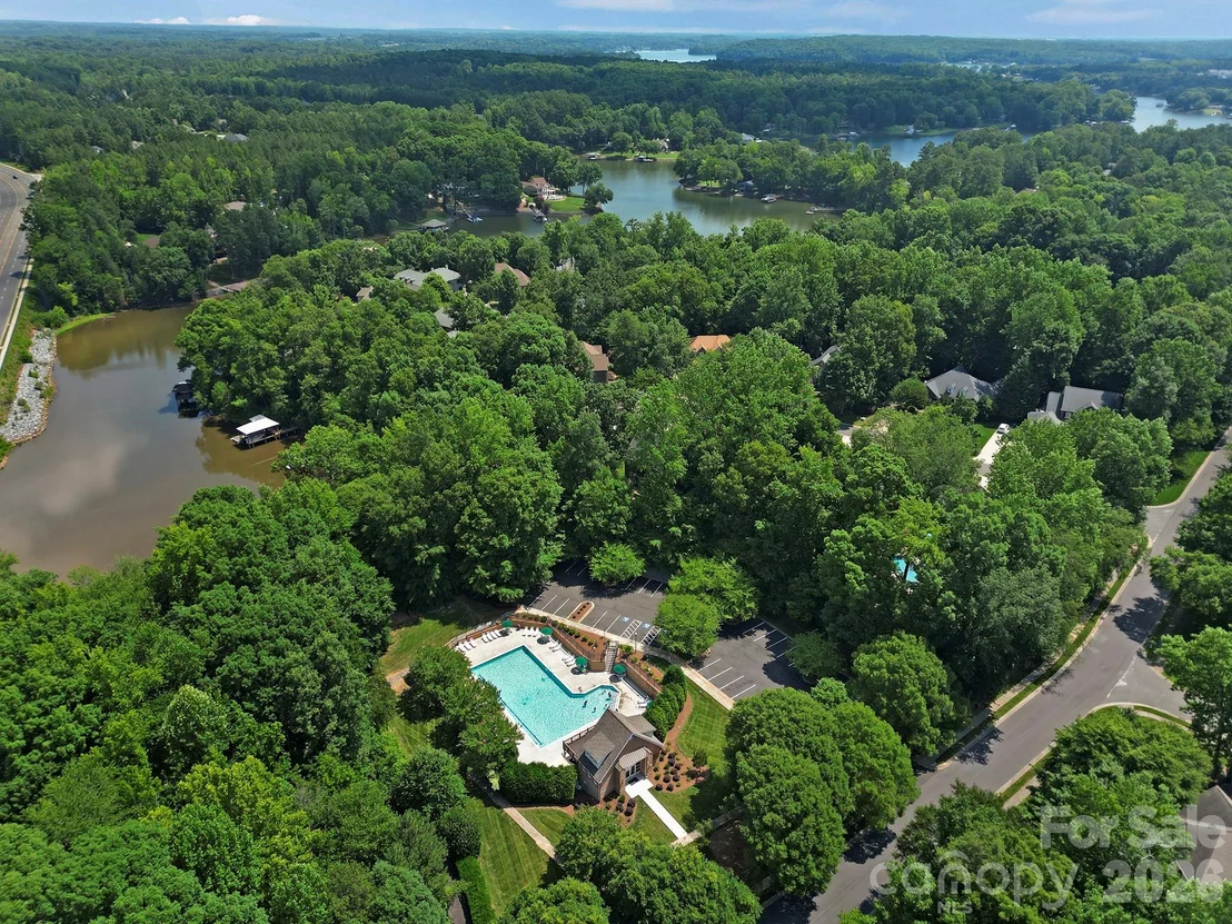Photo of 1512 Calvin Hal Road