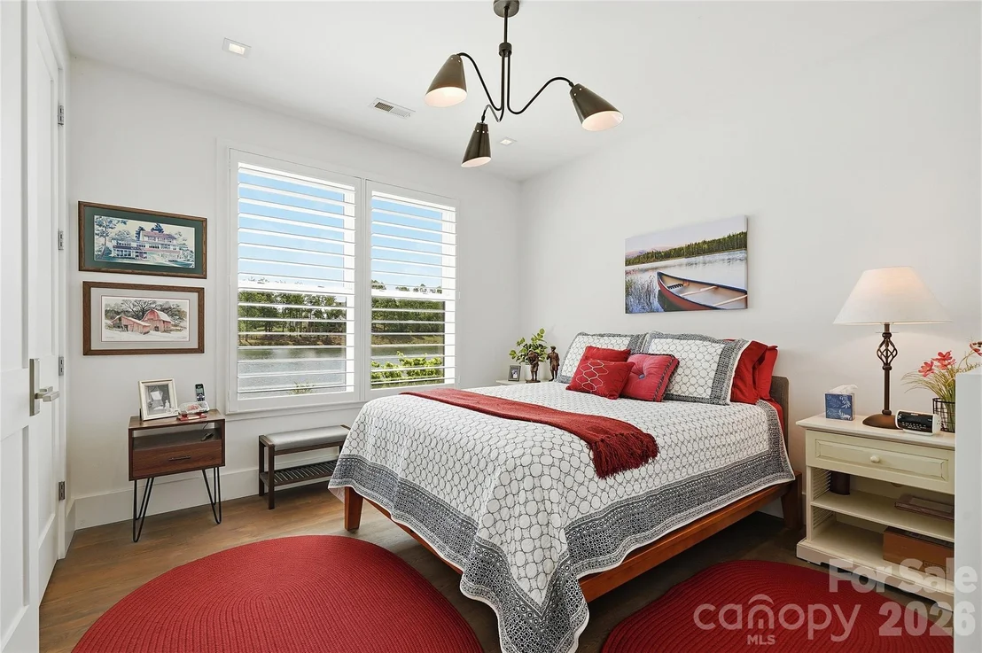 Photo of 984 Mapleton Lane