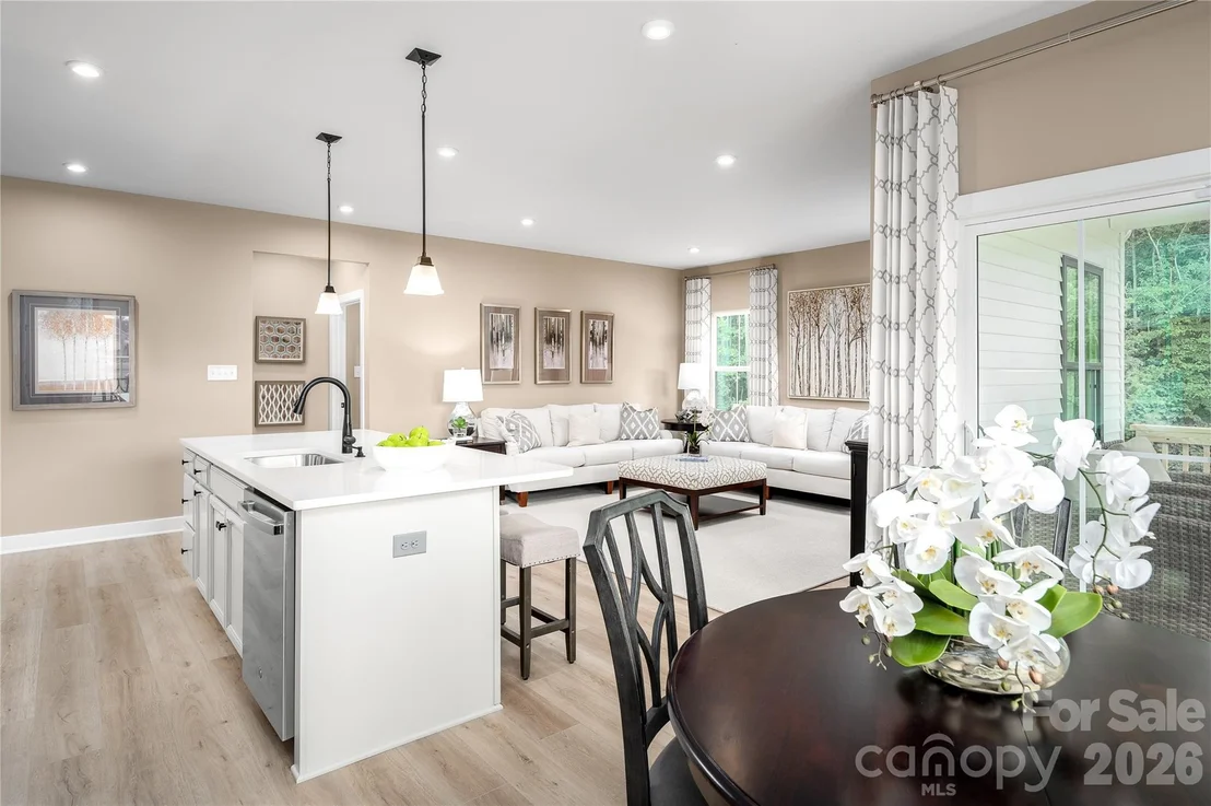 Photo of 925 Heathway Drive