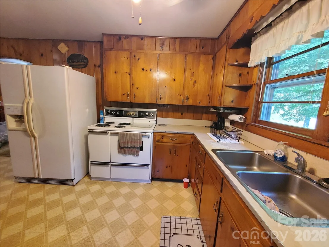 Photo of 886 Hanging Rock Road