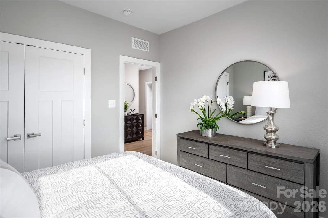Photo of 925 Heathway Drive