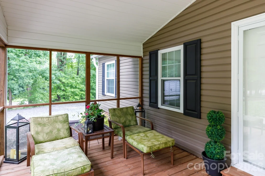 Photo of 652 Sutton Spring Road