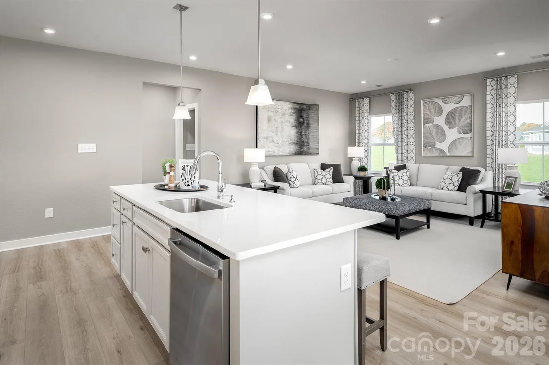 Photo of 925 Heathway Drive