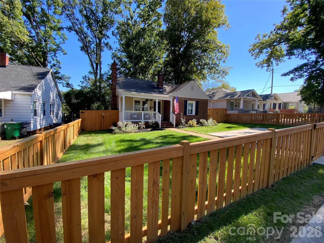 Photo of 2906 Rush Avenue