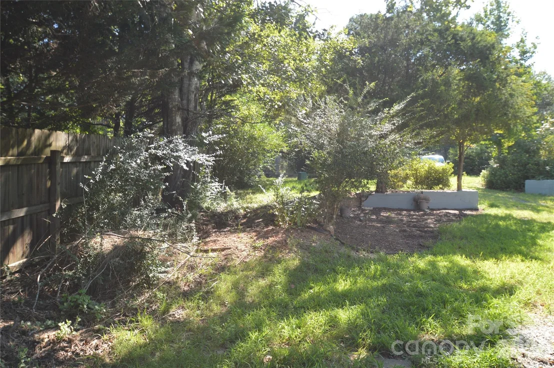 Photo of 1183 Sandy Plains Road