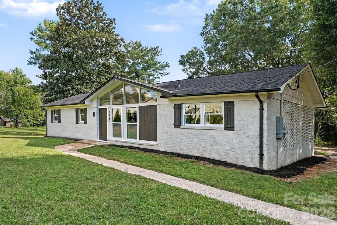 Photo of 1902 19th Avenue NE