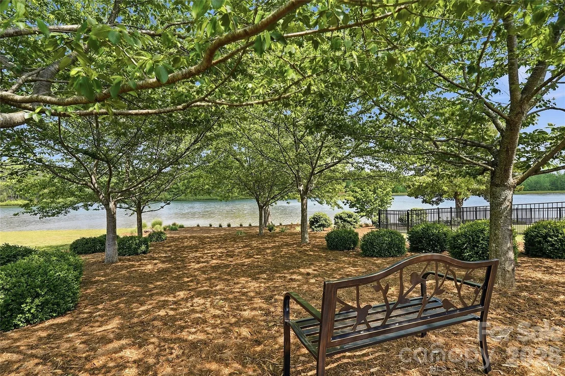 Photo of 984 Mapleton Lane