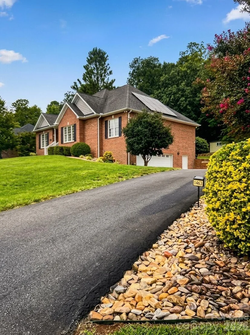 Photo of 1463 Brookstone Drive