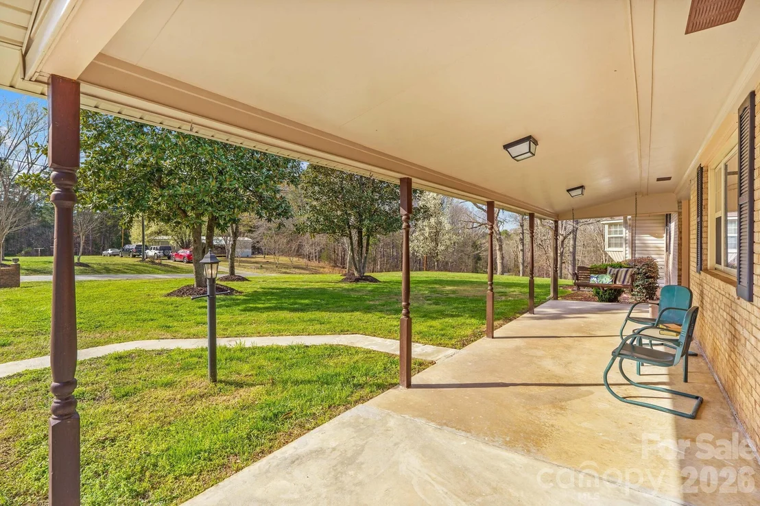 Photo of 5075 Lakeview Drive