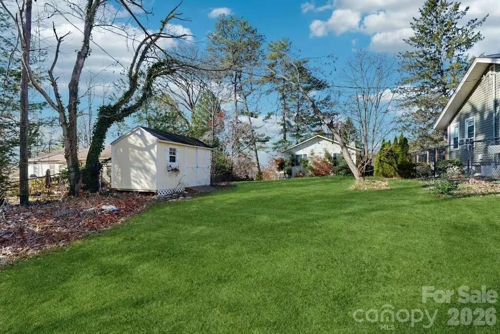 Photo of 121 Oak Terrace