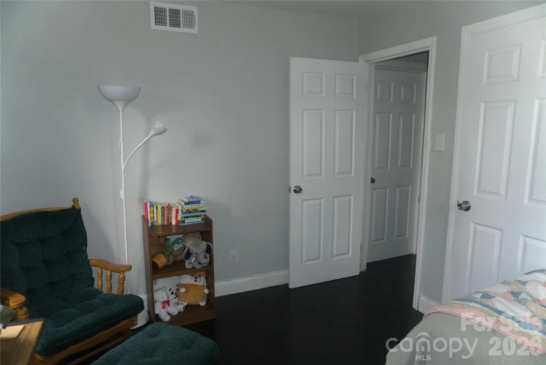 Photo of 2851 Burbank Drive