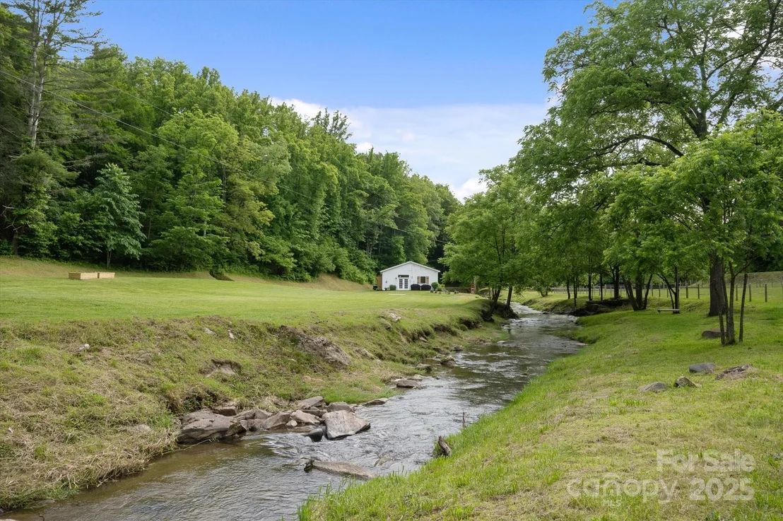 Photo of 942 Paint Fork Road