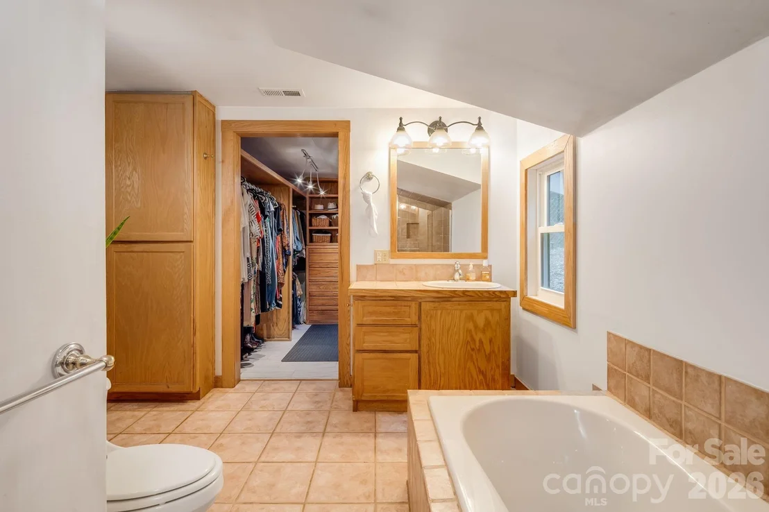 Photo of 5 W Maple Drive