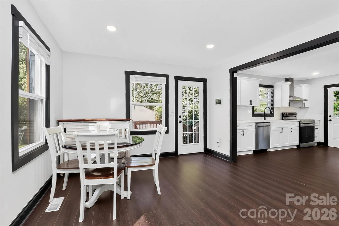 Photo of 2736 Royston Road