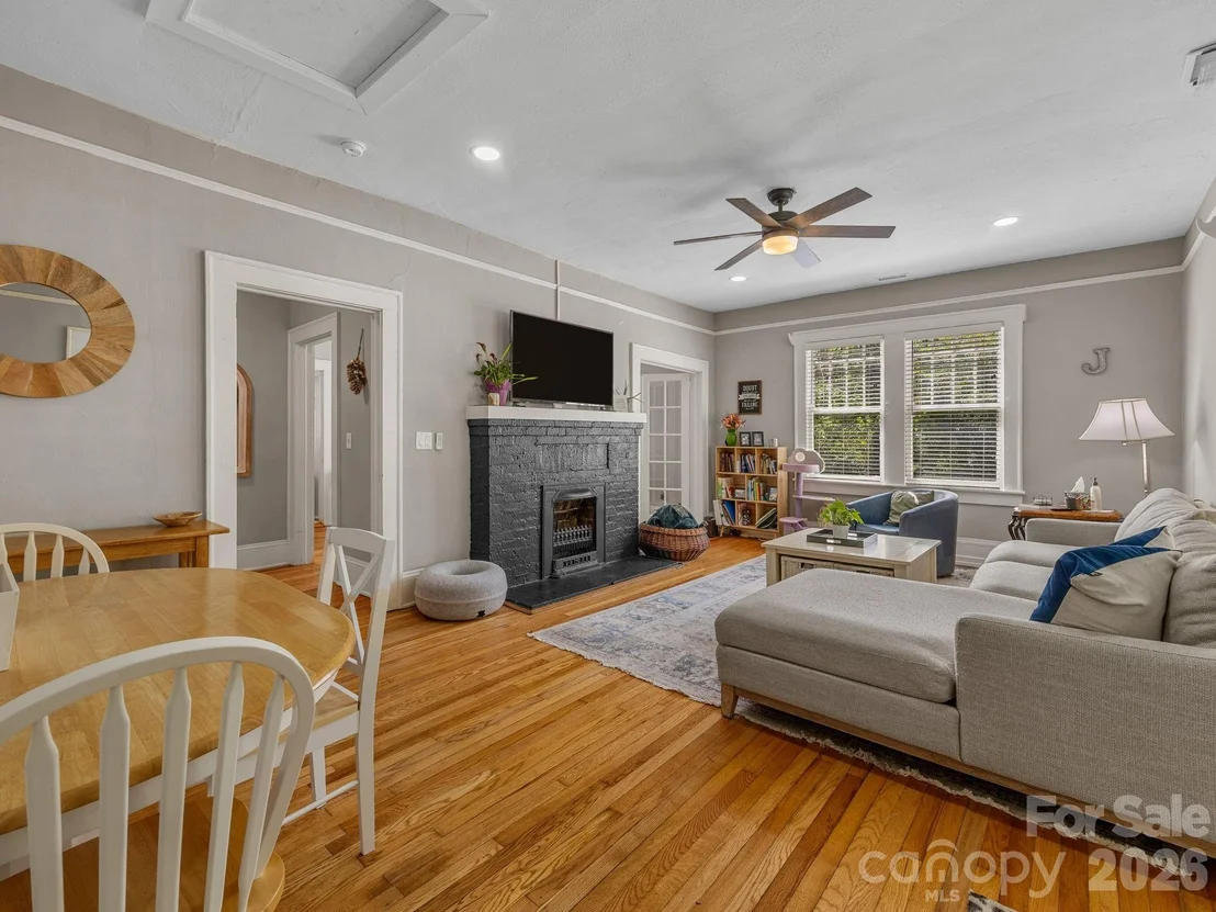 Photo of 110 Grady Avenue